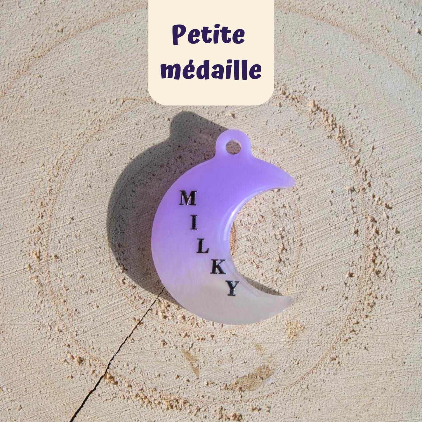 Medaille pour chat personnalisable forme lune couleur violet